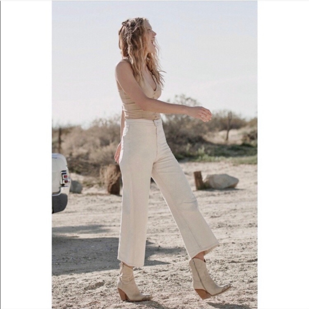 Levis ribcage wide leg crop 25 25L white